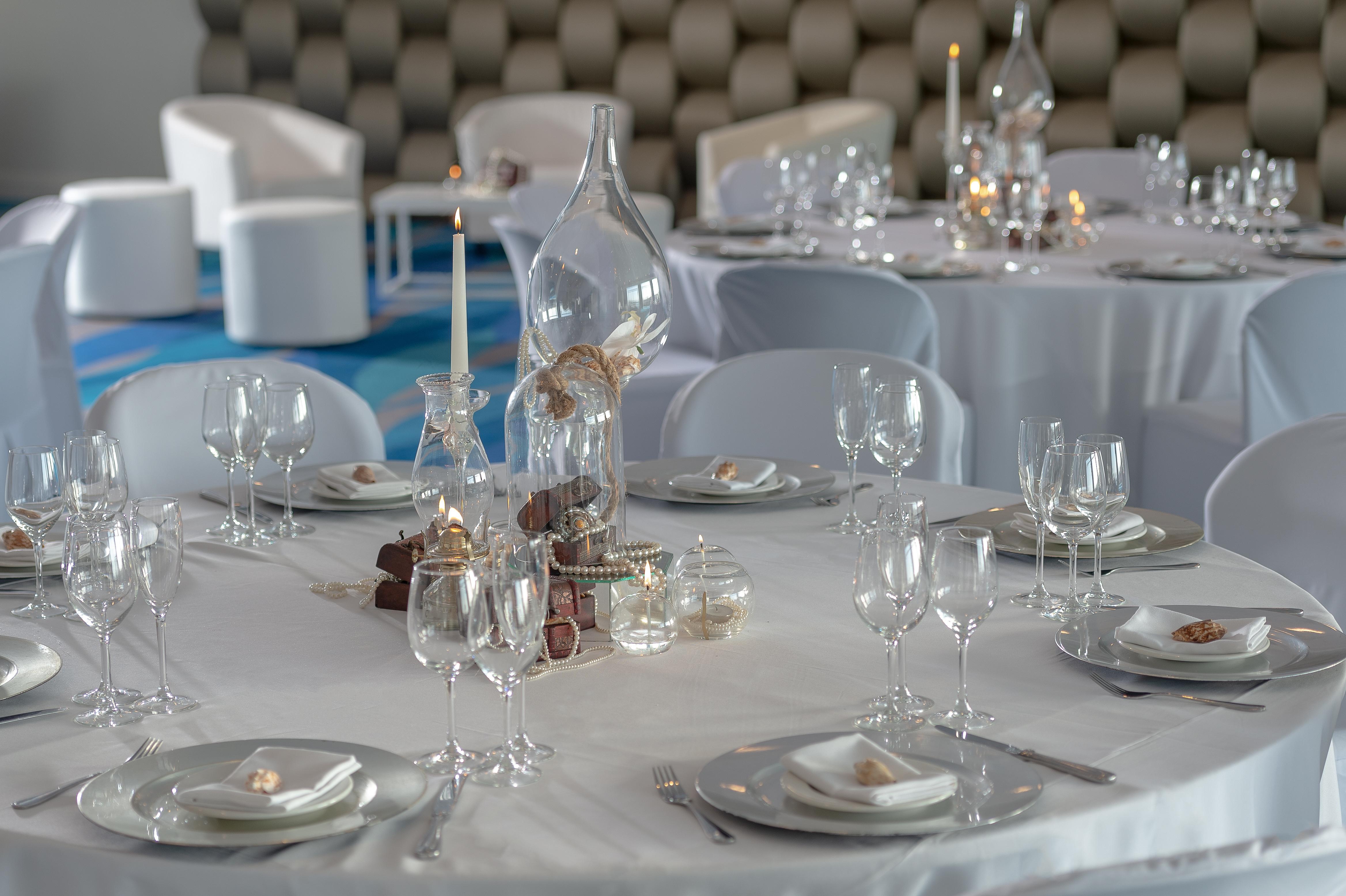 Radisson Collection Hotel, Waterfront Fokváros Kültér fotó A table set for a formal dinner