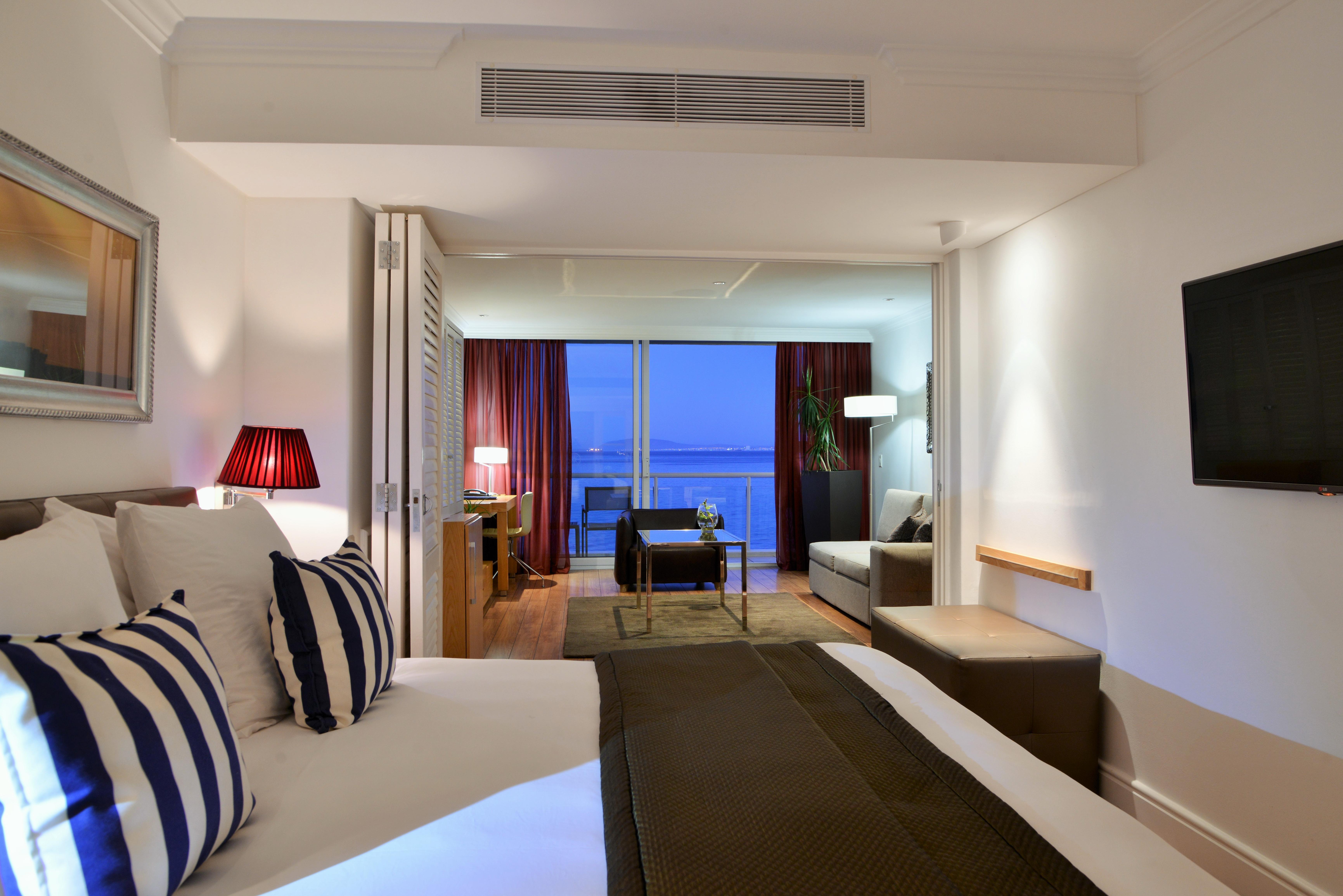 Radisson Collection Hotel, Waterfront Fokváros Kültér fotó A room at the hotel