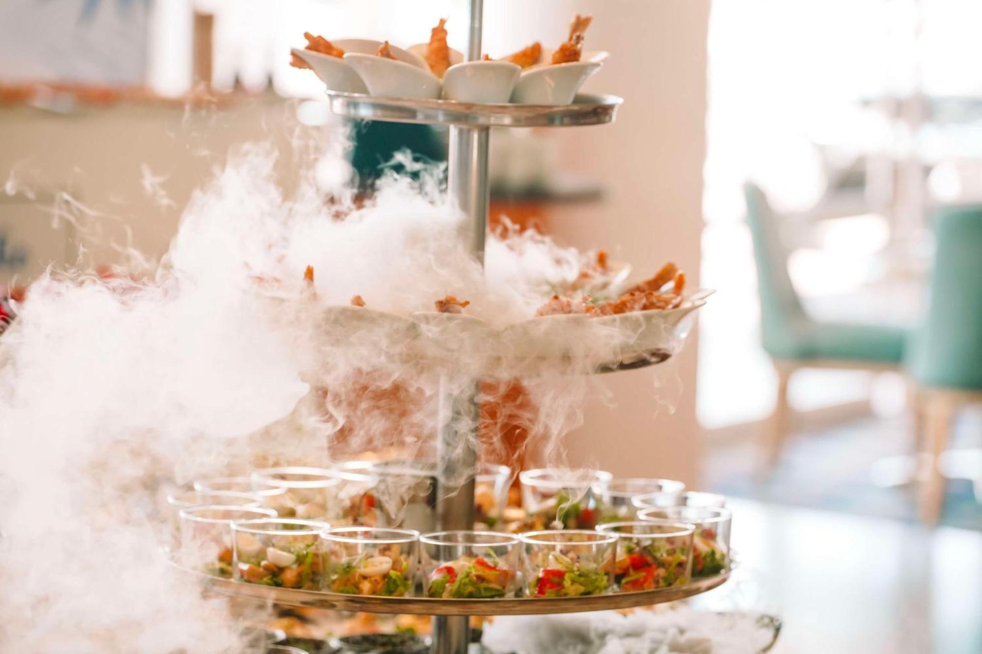 Radisson Collection Hotel, Waterfront Fokváros Kültér fotó A display of food prepared with liquid nitrogen