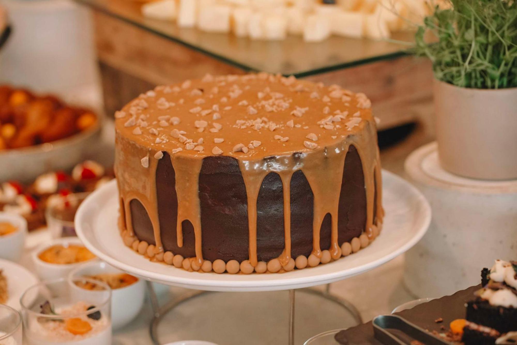 Radisson Collection Hotel, Waterfront Fokváros Kültér fotó A peanut butter cake