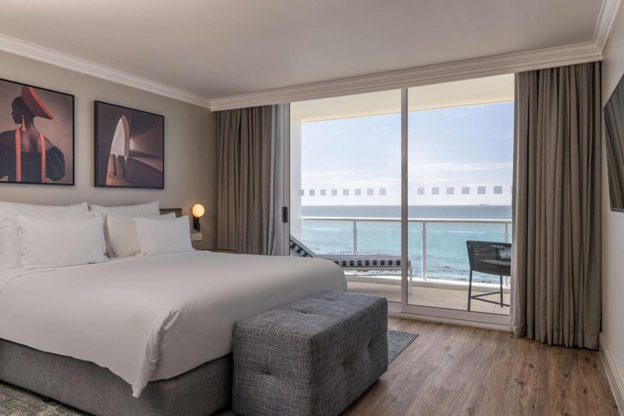 Radisson Collection Hotel, Waterfront Fokváros Kültér fotó A bedroom at the hotel