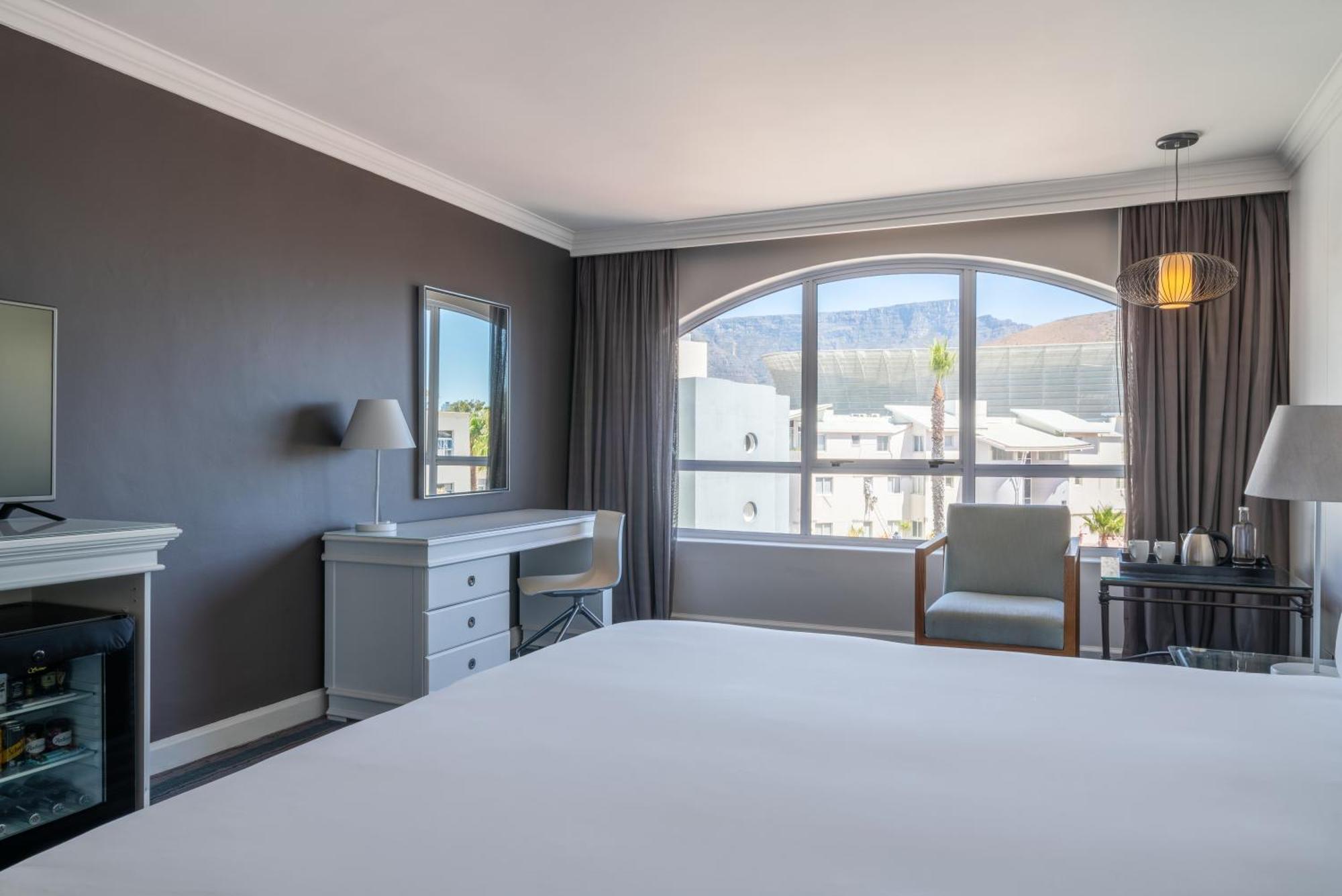 Radisson Collection Hotel, Waterfront Fokváros Kültér fotó A bedroom at the Cape Town International Convention Centre