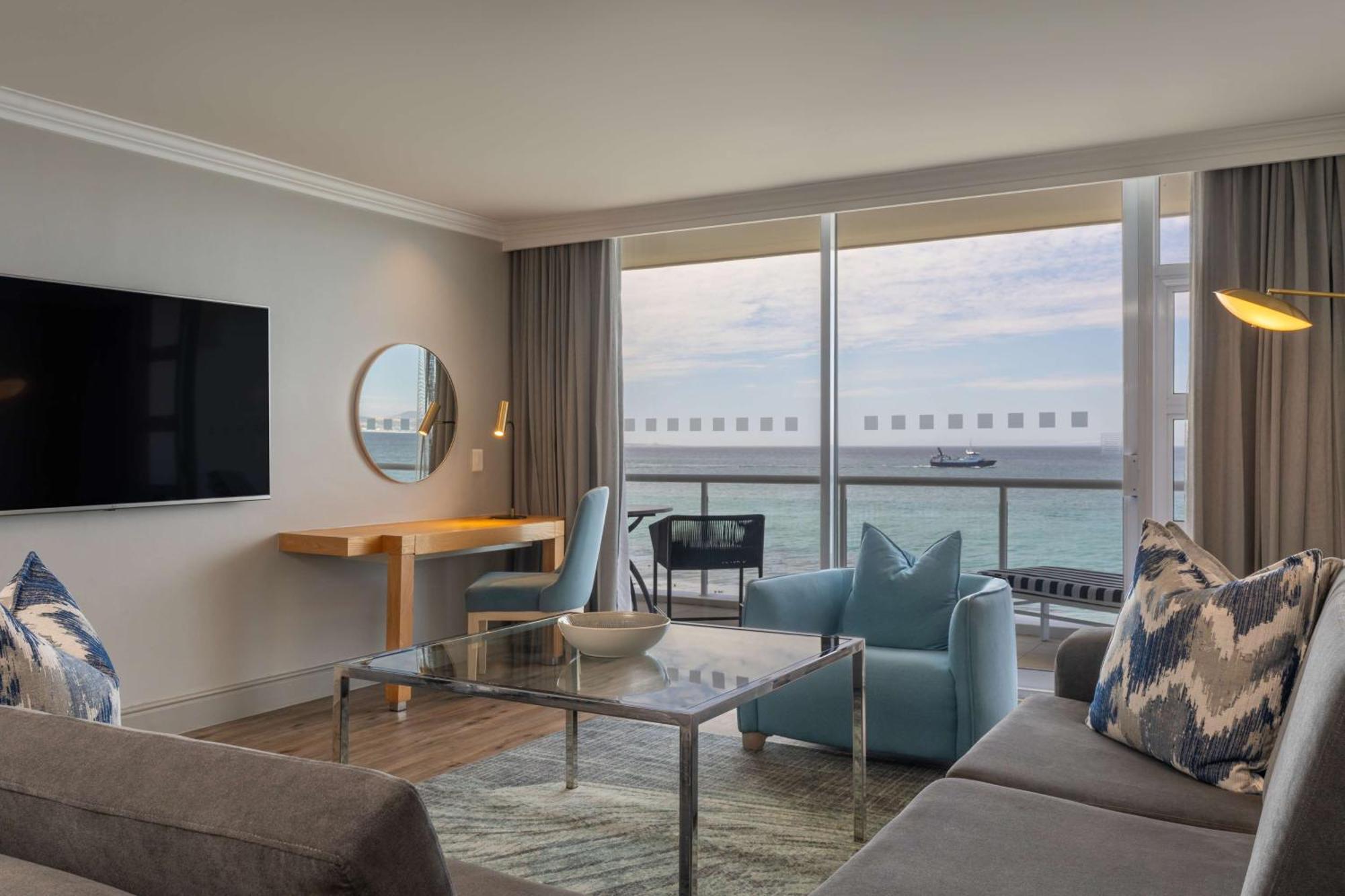 Radisson Collection Hotel, Waterfront Fokváros Kültér fotó A suite at the Hilton San Diego Bayfront